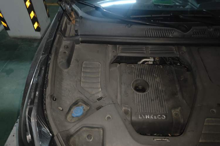 Used Lynk & Co 05 2020 2.0TD Four-Wheel Drive Limited-Edition Timed Release Engine Bay Right