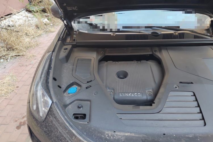 Used Lynk & Co 05 2020 2.0TD Four-Wheel Drive HypeHalo Engine Bay Right