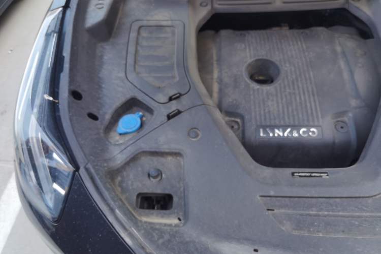 Used Lynk & Co 05 2020 2.0TD Two-Wheel Drive Shine Halo Engine Bay Right