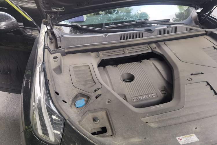 Used Lynk & Co 05 2020 2.0TD Two-Wheel Drive Shine Halo Engine Bay Right