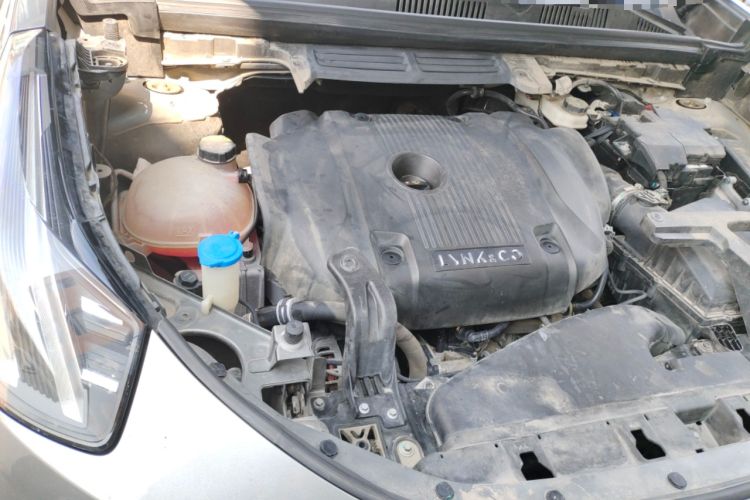 Used Lynk & Co 05 2020 2.0TD Four-Wheel Drive HypeHalo Engine Bay Right