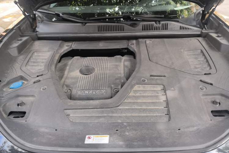 Used Lynk & Co 05 2020 2.0TD Four-Wheel Drive HypeHalo Engine Bay