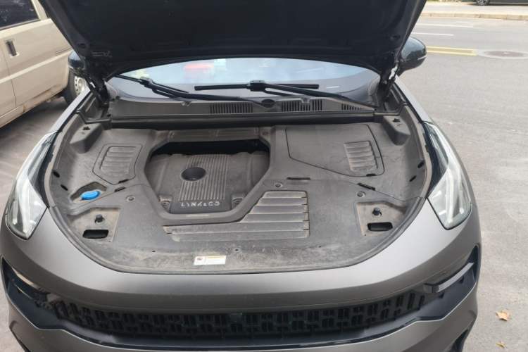 Used Lynk & Co 05 2020 2.0TD Four-Wheel Drive HypeHalo Engine Bay