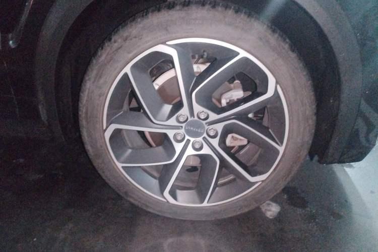 Used Lynk & Co 05 2020 2.0TD Two-Wheel Drive Shine Halo Exterior 1
