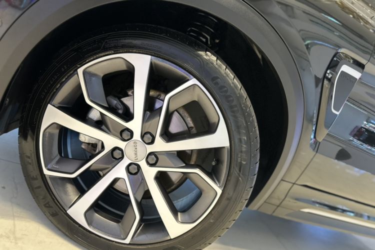 Used Lynk & Co 05 2020 2.0TD Four-Wheel Drive HypeHalo Exterior 2