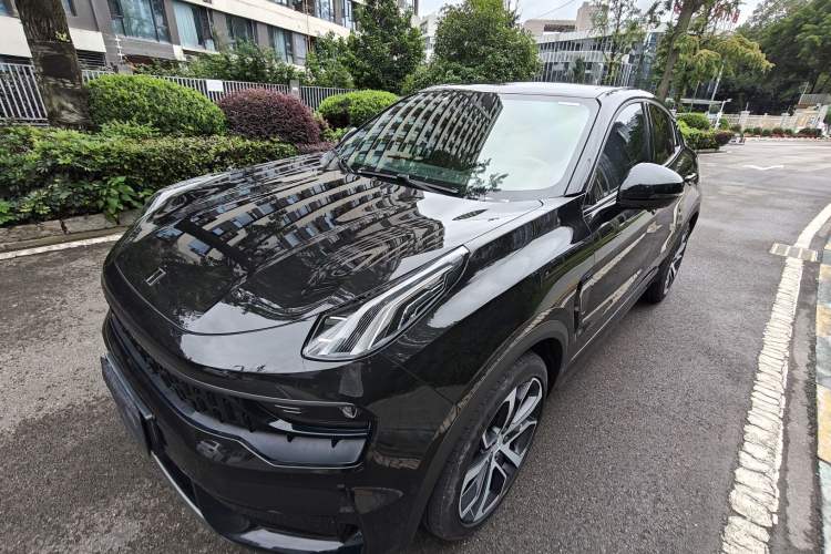 Used Lynk & Co 05 2020 2.0TD Four-Wheel Drive HypeHalo Exterior 3