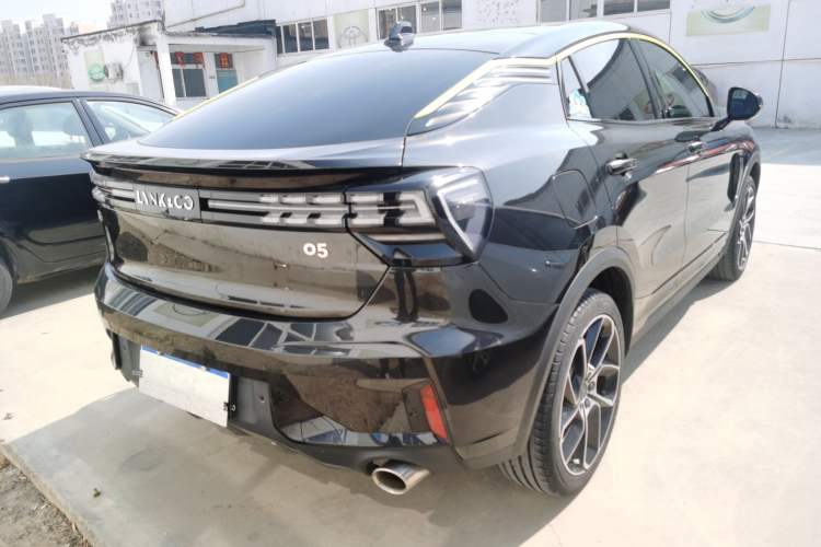 Used Lynk & Co 05 2020 2.0TD Two-Wheel Drive Shine Halo Exterior 3