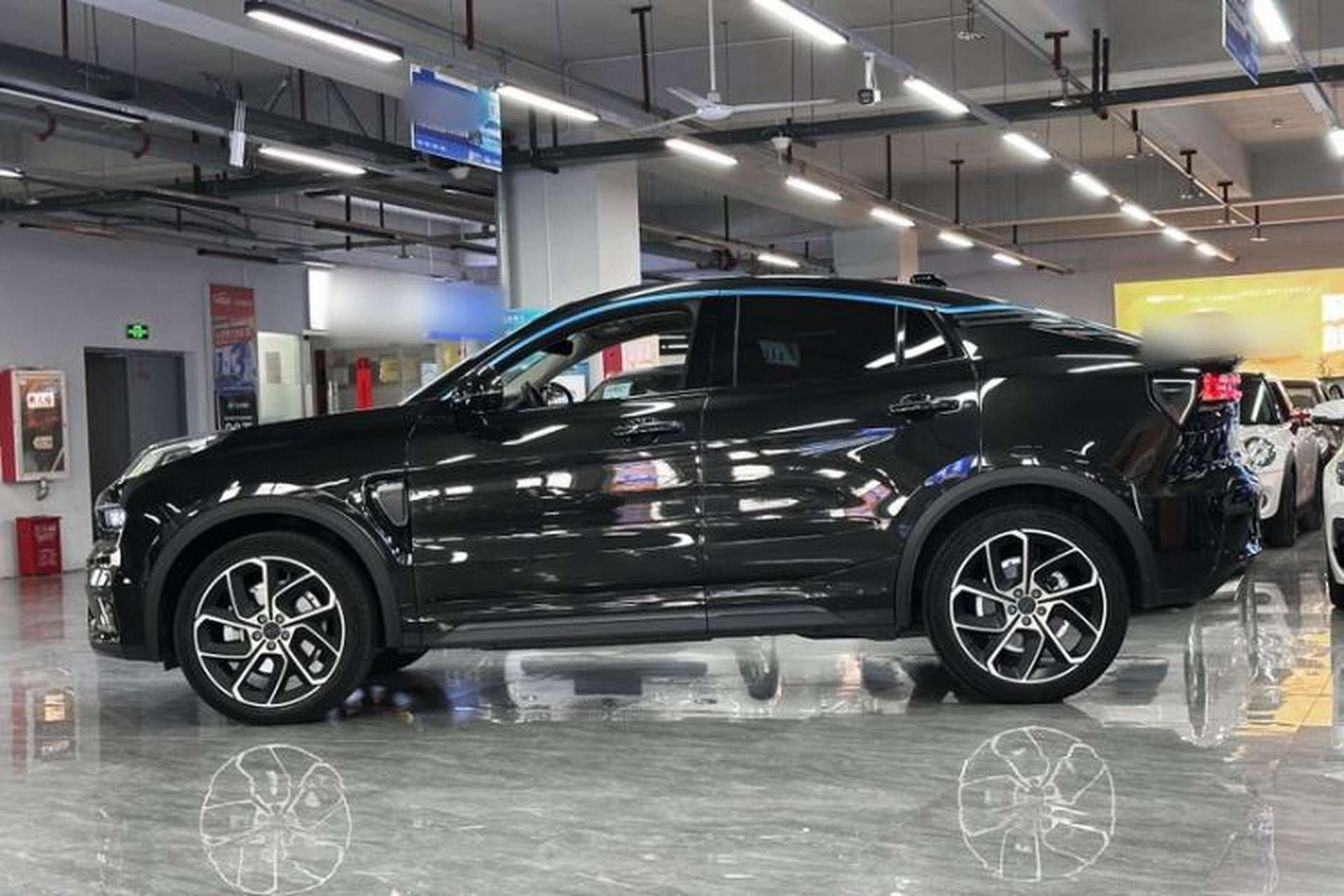 Used Lynk & Co 05 2020 2.0TD Two-Wheel Drive Shine Halo Exterior 3