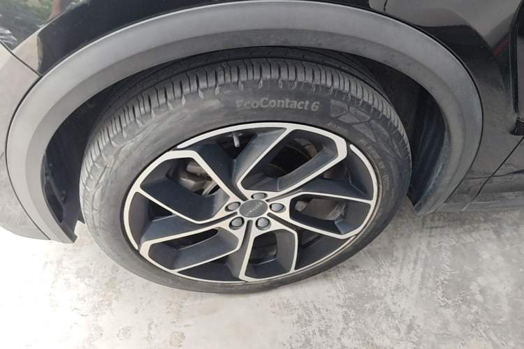 Used Lynk & Co 05 2020 2.0TD Two-Wheel Drive Shine Halo Exterior 4
