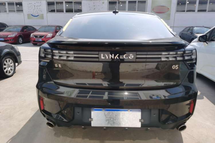Used Lynk & Co 05 2020 2.0TD Two-Wheel Drive Shine Halo Exterior 4