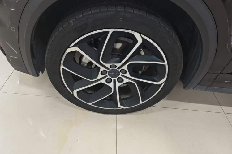 Used Lynk & Co 05 2020 2.0TD Two-Wheel Drive Shine Halo Exterior 4