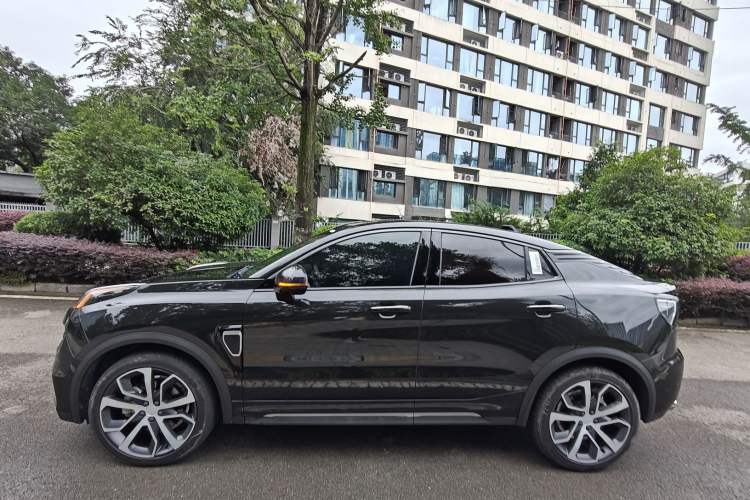 Used Lynk & Co 05 2020 2.0TD Four-Wheel Drive HypeHalo Exterior 5