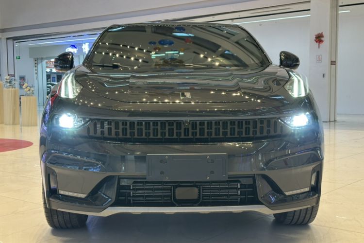 Used Lynk & Co 05 2020 2.0TD Four-Wheel Drive HypeHalo Exterior 5