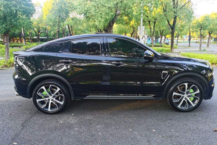 Used Lynk & Co 05 2020 2.0TD Four-Wheel Drive HypeHalo Exterior 6