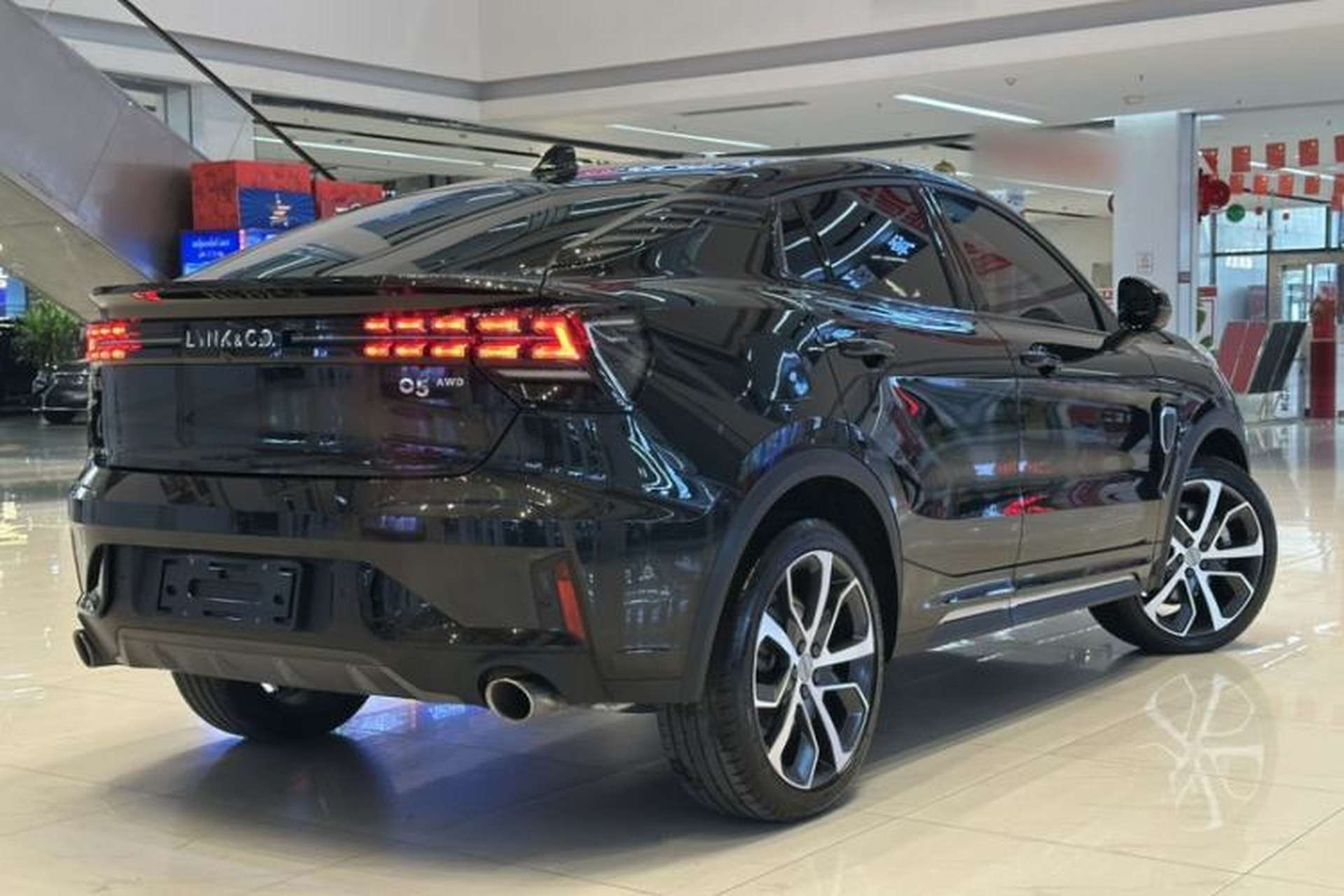 Used Lynk & Co 05 2020 2.0TD Four-Wheel Drive HypeHalo Exterior 6