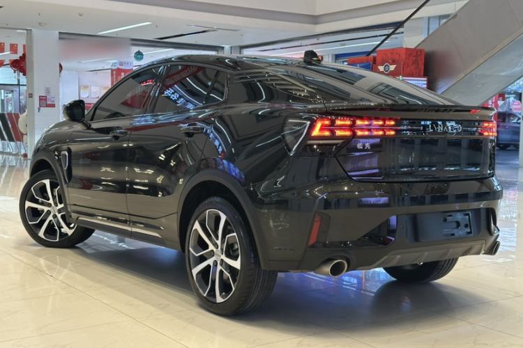 Used Lynk & Co 05 2020 2.0TD Four-Wheel Drive HypeHalo Exterior 7