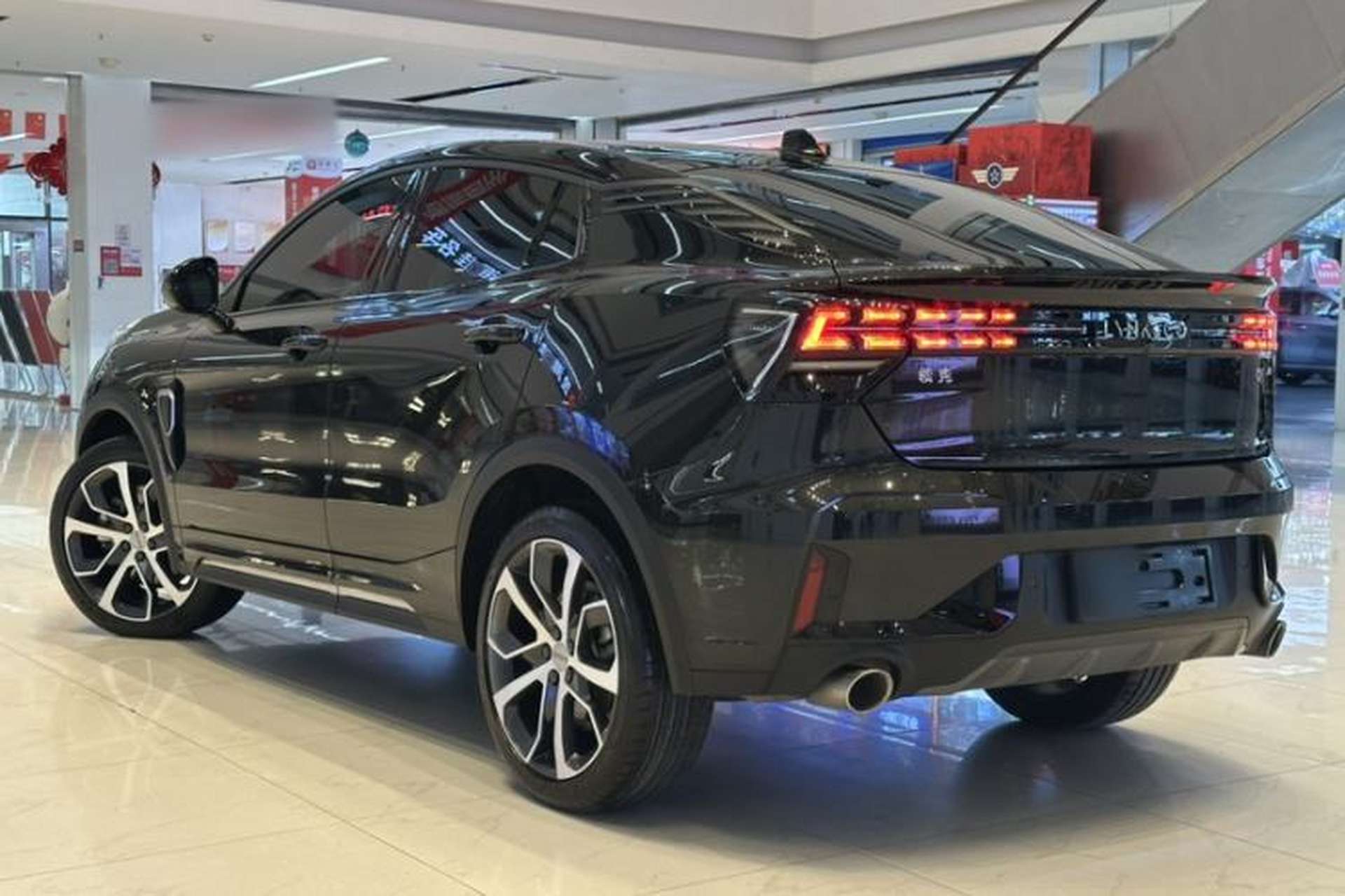 Used Lynk & Co 05 2020 2.0TD Four-Wheel Drive HypeHalo Exterior 7