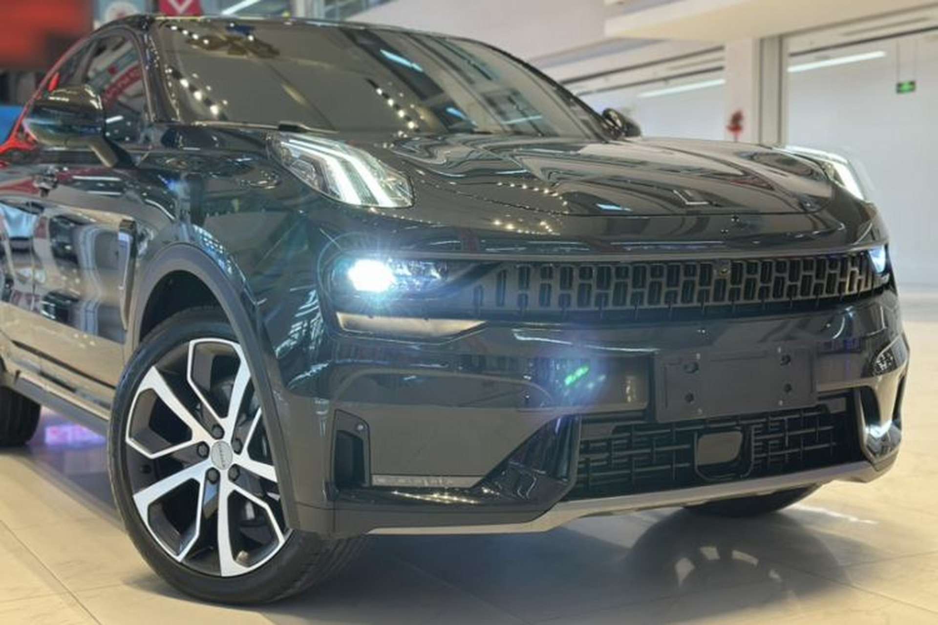Used Lynk & Co 05 2020 2.0TD Four-Wheel Drive HypeHalo Exterior 8