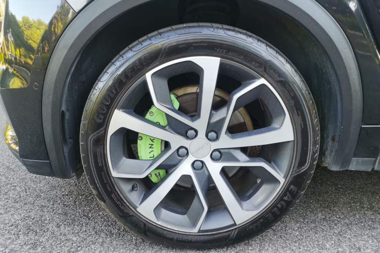Used Lynk & Co 05 2020 2.0TD Four-Wheel Drive HypeHalo Exterior 9