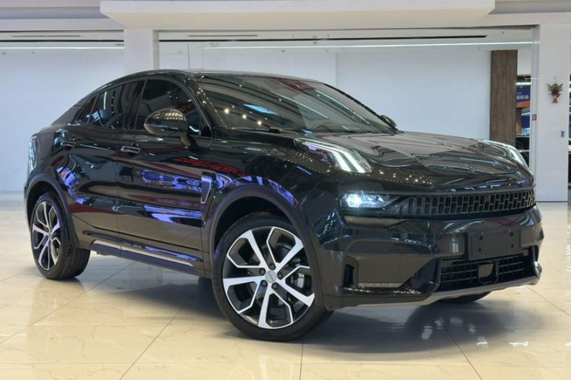 Used Lynk & Co 05 2020 2.0TD Four-Wheel Drive HypeHalo Exterior 9