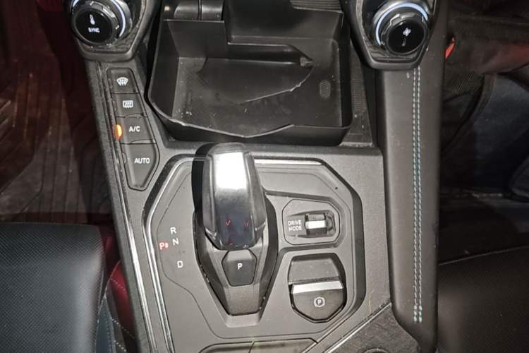 Used Lynk & Co 05 2020 2.0TD Two-Wheel Drive Shine Halo Gear Lever