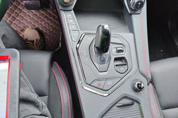 Used Lynk & Co 05 2020 2.0TD Four-Wheel Drive HypeHalo Gear Lever