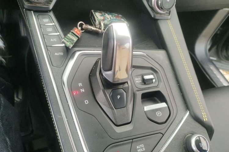 Used Lynk & Co 05 2020 2.0TD Two-Wheel Drive Zhaoyang Plus Gear Lever