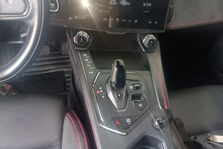 Used Lynk & Co 05 2020 2.0TD Four-Wheel Drive HypeHalo Gear Lever