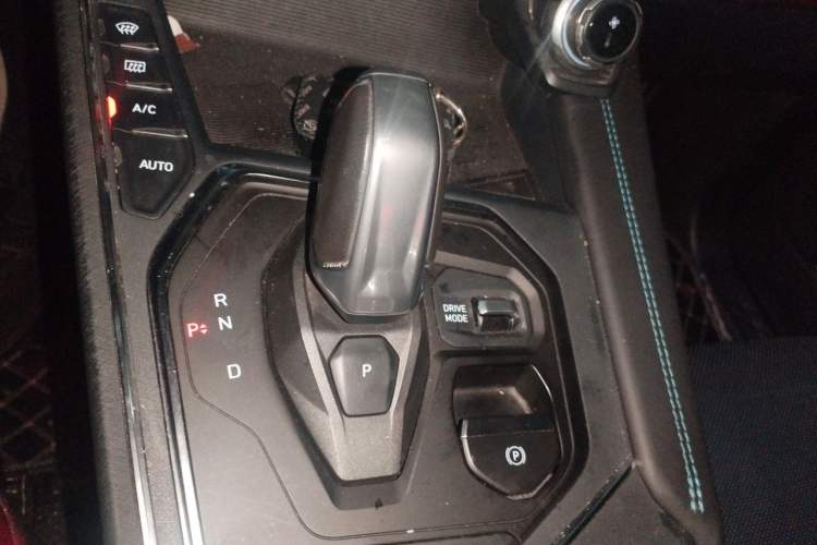 Used Lynk & Co 05 2020 2.0TD Two-Wheel Drive Shine Halo Gear Lever