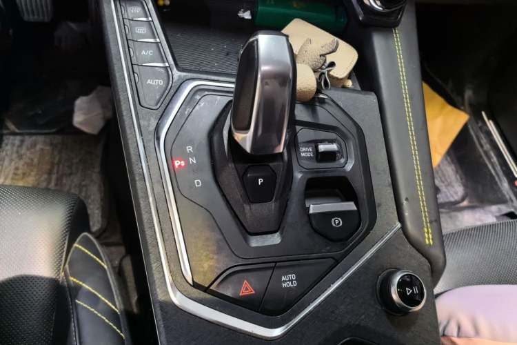 Used Lynk & Co 05 2020 2.0TD Two-Wheel Drive Shine Halo Gear Lever