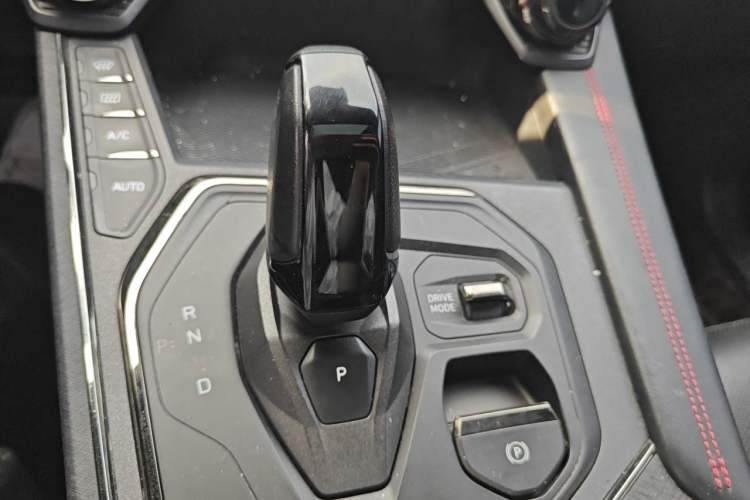Used Lynk & Co 05 2020 2.0TD Four-Wheel Drive HypeHalo Gear Lever