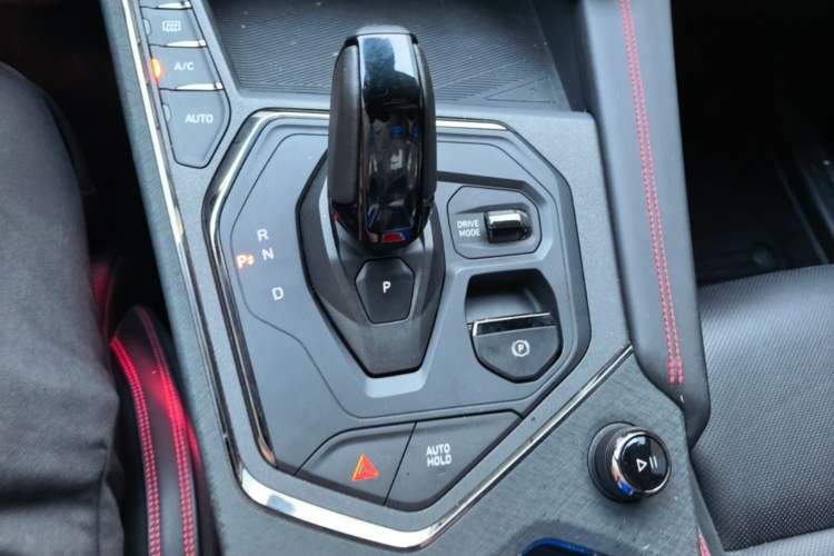 Used Lynk & Co 05 2020 2.0TD Four-Wheel Drive HypeHalo Gear Lever