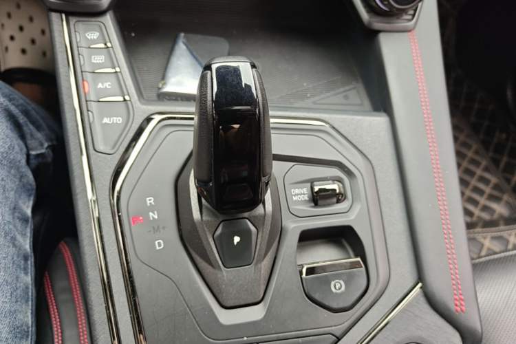 Used Lynk & Co 05 2020 2.0TD Four-Wheel Drive HypeHalo Gear Lever