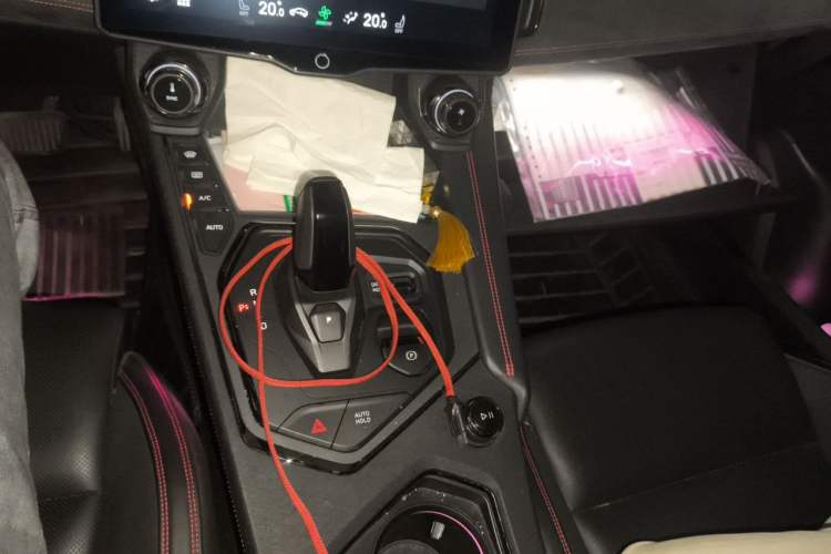 Used Lynk & Co 05 2020 2.0TD Four-Wheel Drive HypeHalo Gear Lever
