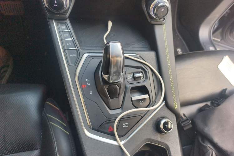 Used Lynk & Co 05 2020 2.0TD Two-Wheel Drive Shine Halo Gear Lever