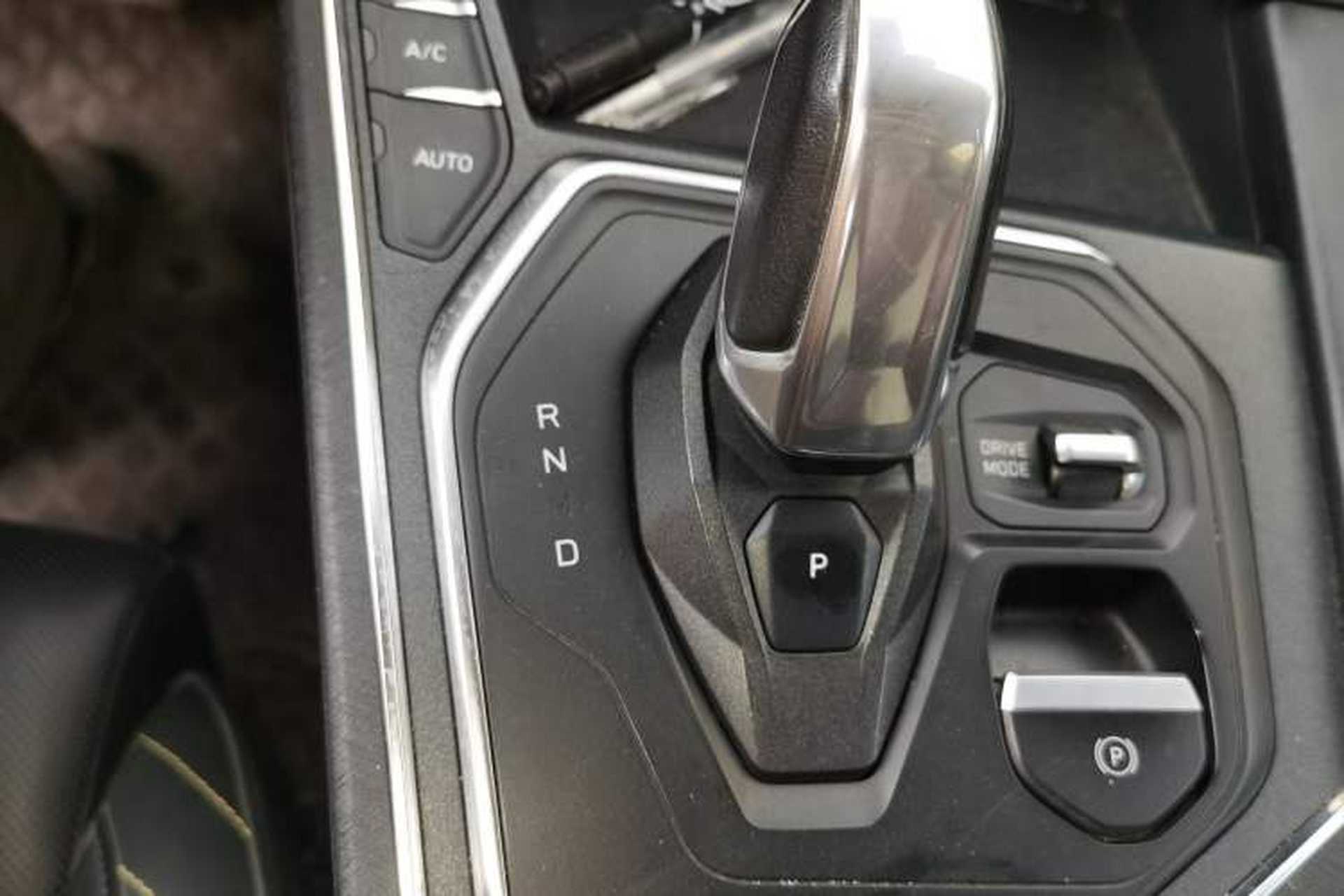 Used Lynk & Co 05 2020 2.0TD Two-Wheel Drive Shine Halo Gear Lever
