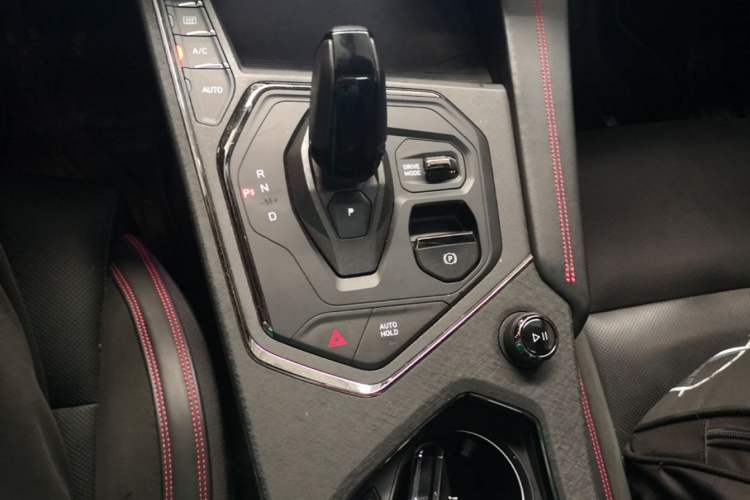 Used Lynk & Co 05 2020 2.0TD Four-Wheel Drive HypeHalo Gear Lever