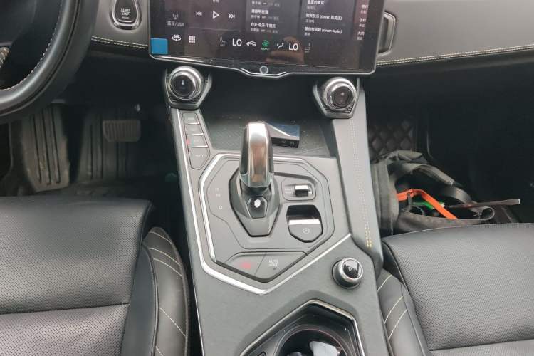 Used Lynk & Co 05 2020 2.0TD Two-Wheel Drive Shine Halo Gear Lever