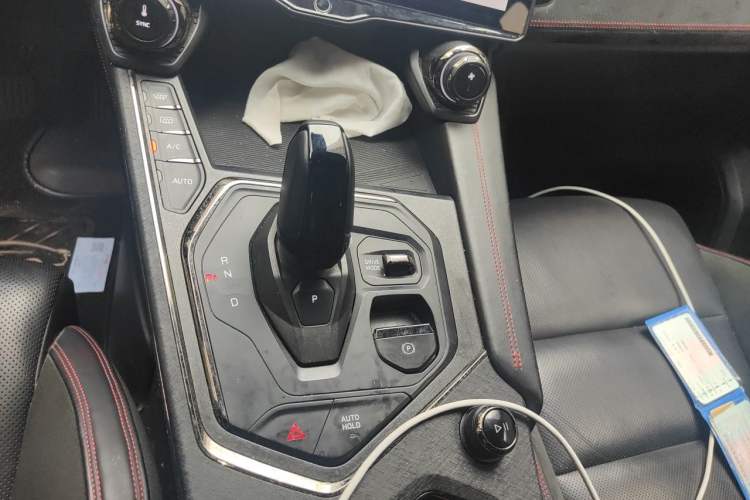 Used Lynk & Co 05 2020 2.0TD Four-Wheel Drive HypeHalo Gear Lever