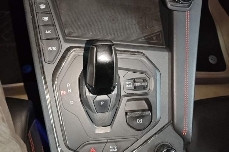 Used Lynk & Co 05 2020 2.0TD Four-Wheel Drive HypeHalo Gear Lever