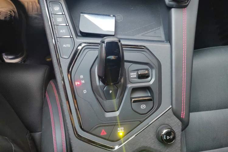 Used Lynk & Co 05 2020 2.0TD Four-Wheel Drive HypeHalo Gear Lever