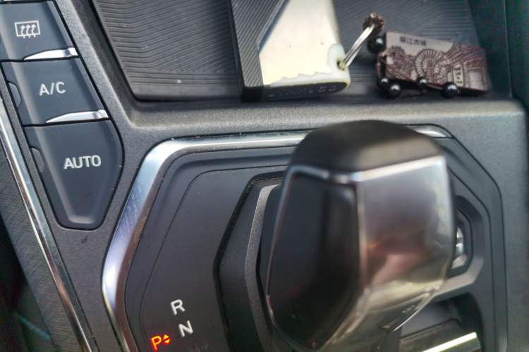 Used Lynk & Co 05 2020 2.0TD Two-Wheel Drive Zhaoyang Plus Gear Lever