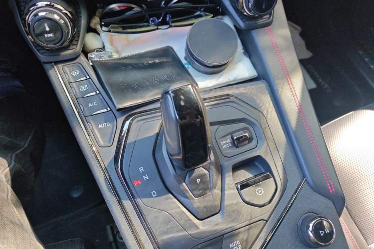 Used Lynk & Co 05 2020 2.0TD Four-Wheel Drive HypeHalo Gear Lever