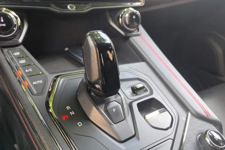 Used Lynk & Co 05 2020 2.0TD Four-Wheel Drive HypeHalo Gear Lever
