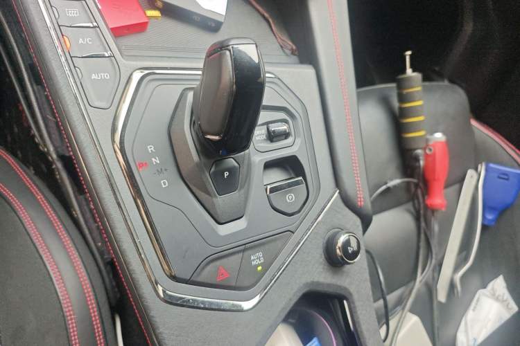 Used Lynk & Co 05 2020 2.0TD Four-Wheel Drive HypeHalo Gear Lever