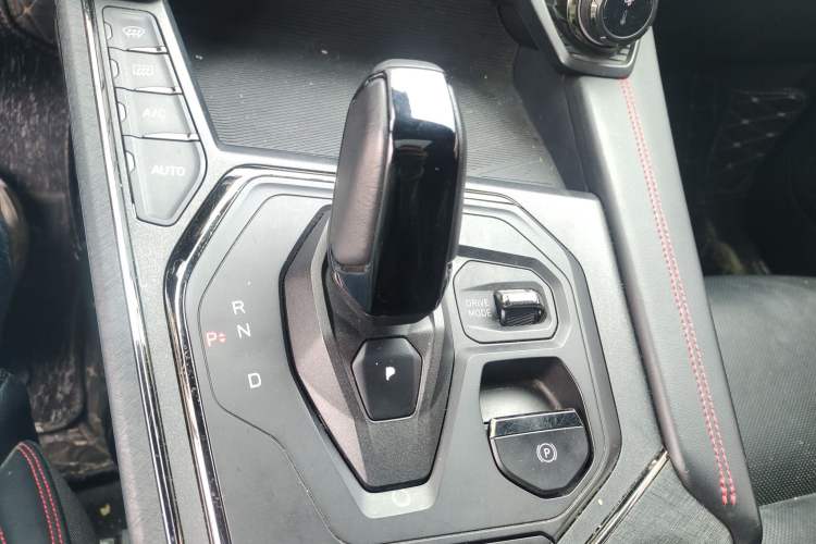 Used Lynk & Co 05 2020 2.0TD Four-Wheel Drive HypeHalo Gear Lever