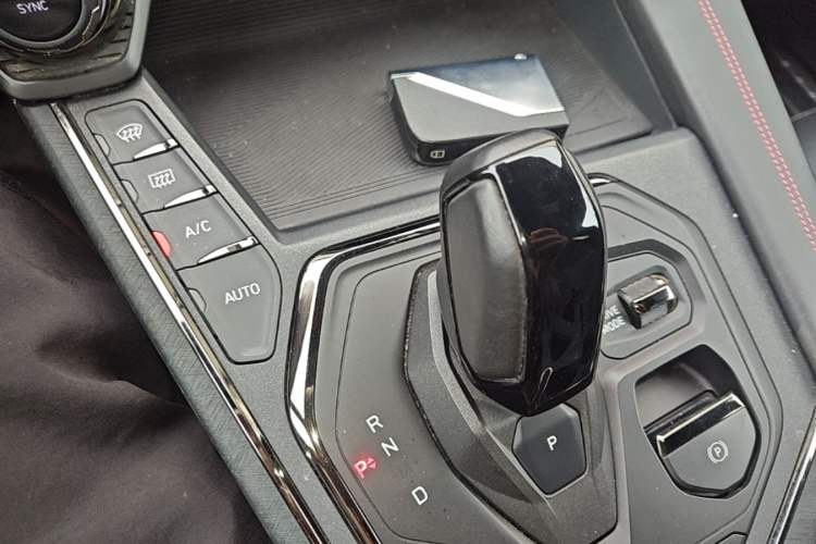 Used Lynk & Co 05 2020 2.0TD Four-Wheel Drive HypeHalo Gear Lever