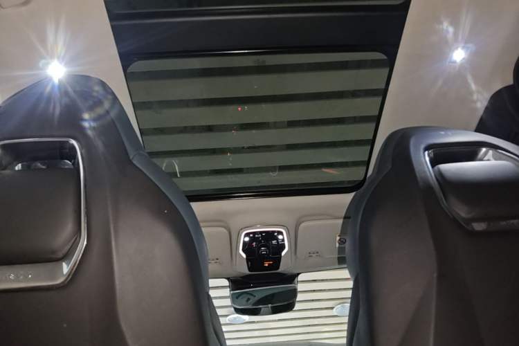 Used Lynk & Co 05 2020 2.0TD Two-Wheel Drive Shine Halo Headliner