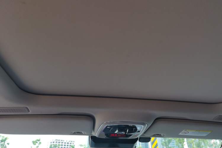 Used Lynk & Co 05 2020 2.0TD Two-Wheel Drive Shine Halo Headliner