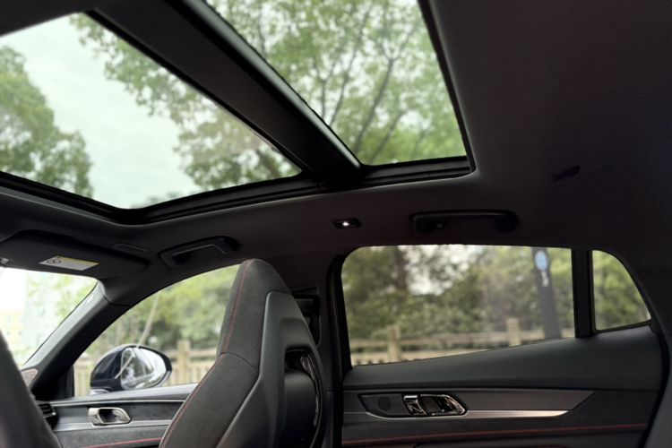 Used Lynk & Co 05 2020 2.0TD Four-Wheel Drive HypeHalo Headliner